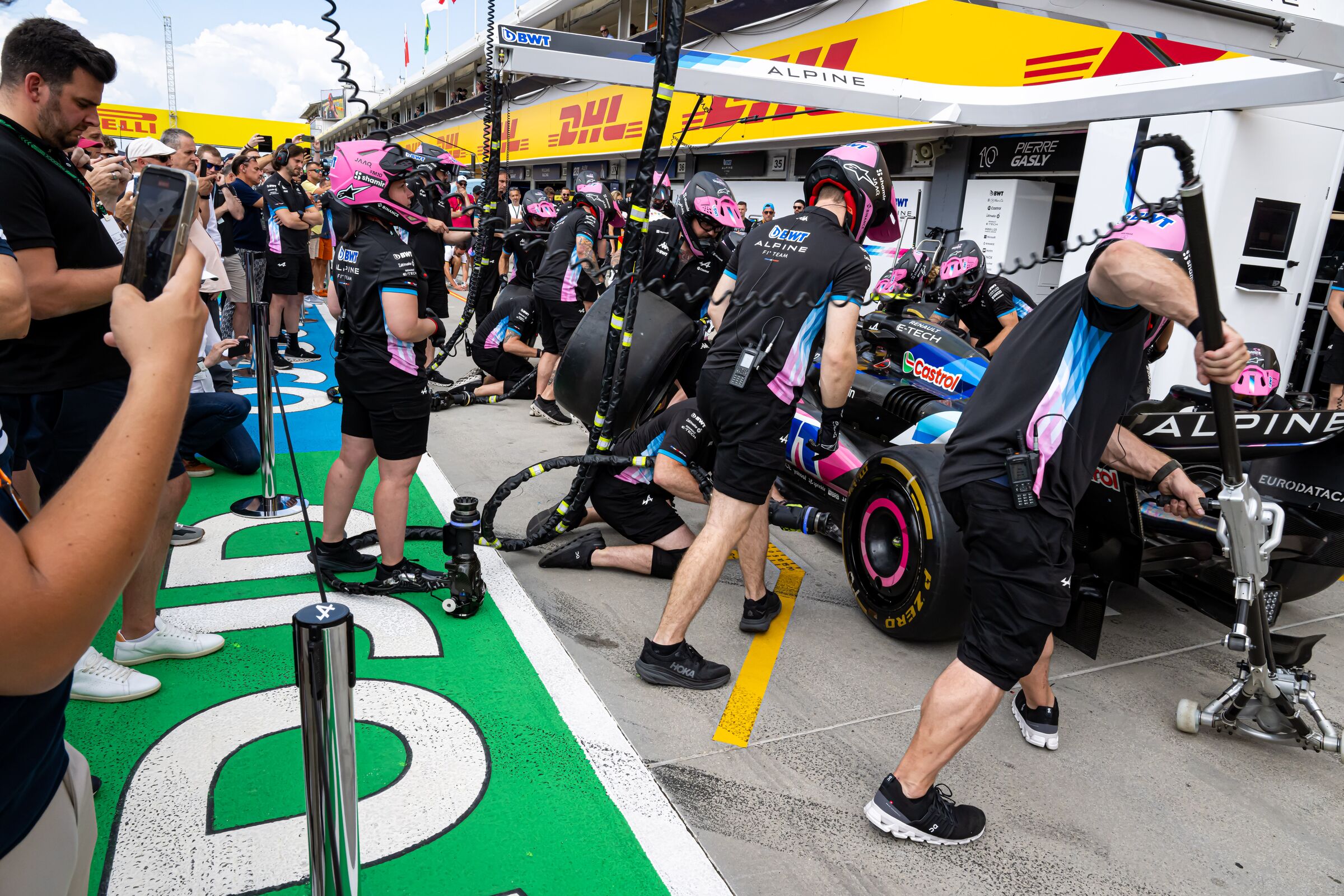 F1® Pit Lane Walk Inclusion