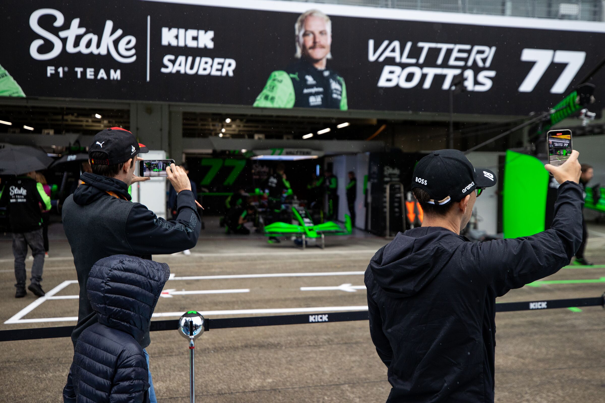 Exclusive Aramco F1® Pit Lane Walk Inclusion