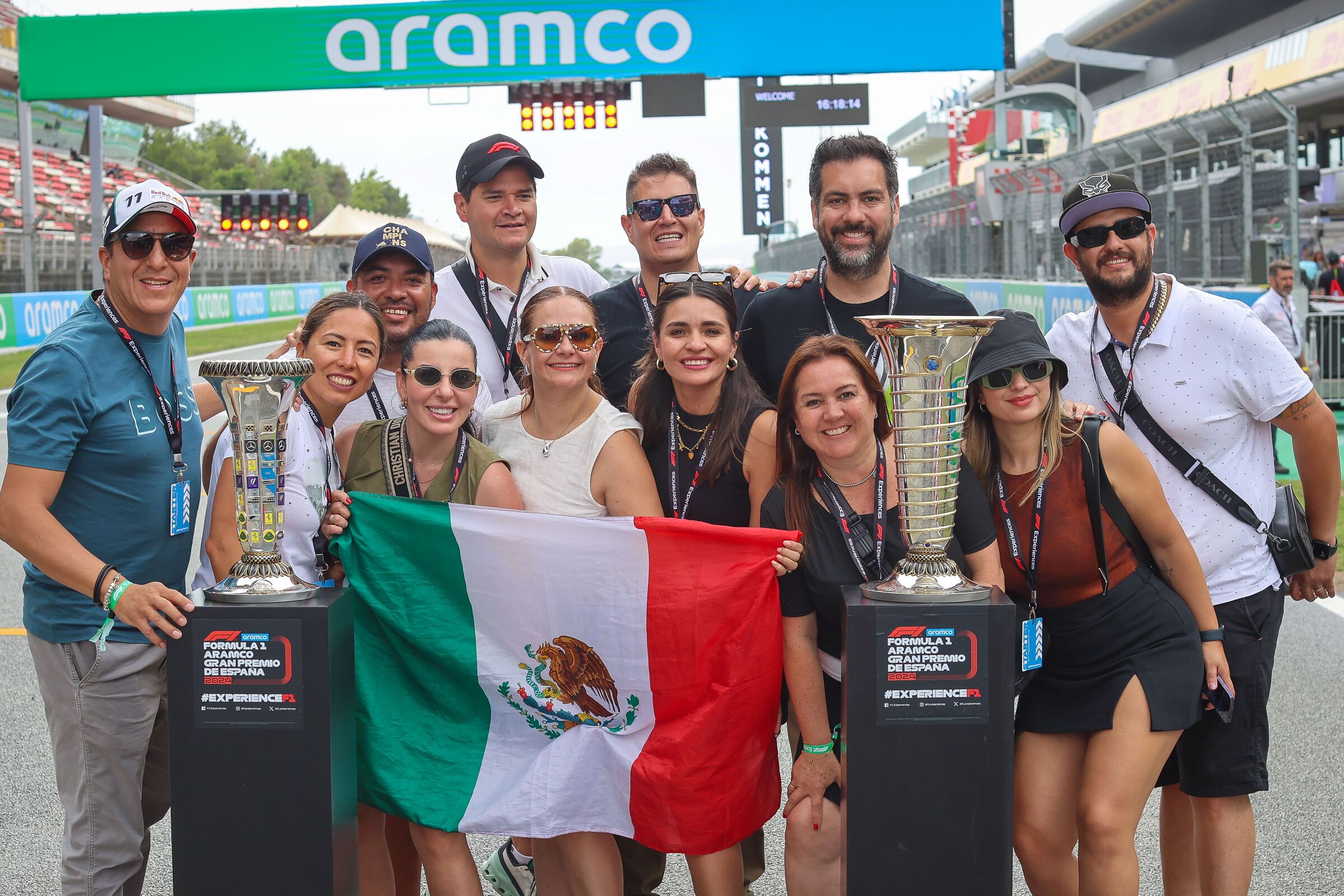 Championship Trophy Photo Inclusion